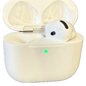 Apple AirPods 4 A3050 — RIGHT AIRPOD ONLY + CHARGING CASE